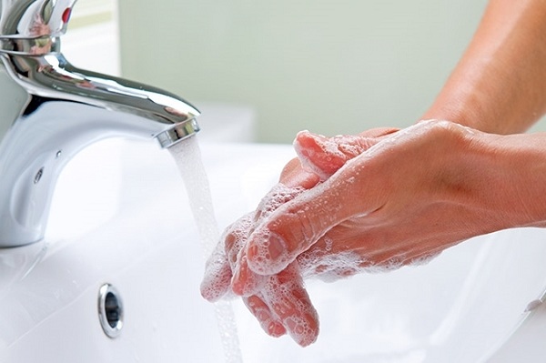 Bộ Y tế khuyến cáo người dân nên rửa tay thường xuyên bằng xà phòng