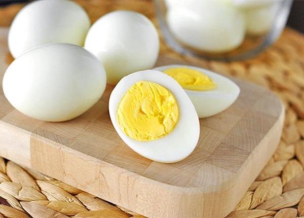 Luộc trứng gà quá chín sẽ làm mất đi dinh dưỡng của chúng