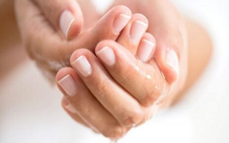 Bệnh phong thấp ra mồ hôi tay chân là một trong những căn bệnh phổ biến