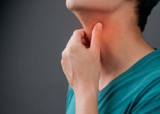 Rát cổ họng là vấn đề phổ biến hầu như ai cũng đã trải qua