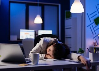 Đau dạ dày do stress cũng là một nguyên nhân phổ biến