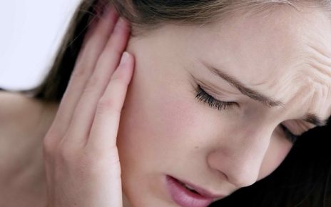 Viêm tai giữa nếu không được điều trị kịp thời có thể gây các biến chứng nghiêm trọng